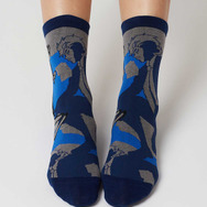 アニメ『ジョジョの奇妙な冒険』シリーズとグラニフがコラボ。「ディオ・ブランドー｜ミドルソックス」（C）荒木飛呂彦／集英社・ジョジョの奇妙な冒険製作委員会