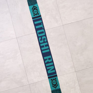 TVアニメ『ブルーロック』× earth music＆ecology Japan Label「サッカーマフラー 糸師 凛 モデル＜ターコイズブルー＞」