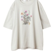 50周年記念 世界名作劇場マーケット「あらいぐまラスカルとシロツメクサ刺繍Tシャツ」（C）NIPPON ANIMATION CO.,LTD.