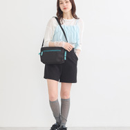 TVアニメ『ブルーロック』× earth music＆ecology Japan Label「クリアショルダーバッグ 糸師 凛 モデル＜ターコイズブルー＞」