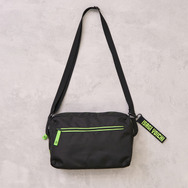 TVアニメ『ブルーロック』× earth music＆ecology Japan Label「クリアショルダーバッグ 潔 世一 モデル＜グリーン＞」