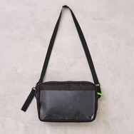 TVアニメ『ブルーロック』× earth music＆ecology Japan Label「クリアショルダーバッグ 潔 世一 モデル＜グリーン＞」