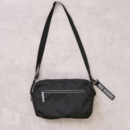 TVアニメ『ブルーロック』× earth music＆ecology Japan Label「クリアショルダーバッグ 凪 誠士郎 モデル＜グレー＞」