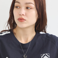 TVアニメ『ブルーロック』× earth music＆ecology Japan Label「マルチWAYイヤーカフネックレス」使用例