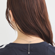 TVアニメ『ブルーロック』× earth music＆ecology Japan Label「マルチWAYイヤーカフネックレス」使用例