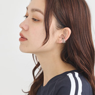 TVアニメ『ブルーロック』× earth music＆ecology Japan Label「マルチWAYイヤーカフネックレス」使用例