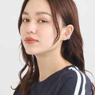 TVアニメ『ブルーロック』× earth music＆ecology Japan Label「マルチWAYイヤーカフネックレス」使用例