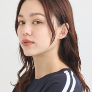 TVアニメ『ブルーロック』× earth music＆ecology Japan Label「マルチWAYイヤーカフネックレス」使用例