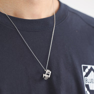 TVアニメ『ブルーロック』× earth music＆ecology Japan Label「マルチWAYイヤーカフネックレス」使用例