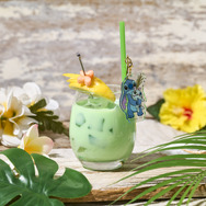 ルミネエスト新宿に「スティッチ」OH MY CAFEが期間限定オープン。「<リロ>クランベリー＆アップルジュース」（C）Disney