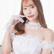 『デキちゃうまで婚』セクシー女優・菊乃らん、ヒロイン「片瀬絢乃」コスプレ風衣装姿