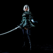 モデル身長170cm（撮影時は高さ8cmほどのヒール着用）