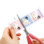 「えらんでコ証明写真風シール」を切り取る（C）2025 SAN-X CO., LTD. ALL RIGHTS RESERVED.