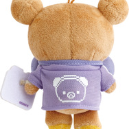 「ゲーミングリラックマ おきがえリラックマ（ゲーマー）」別売りのおでかけぬいぐるみキーホルダーを着せ替えられる（C）2025 SAN-X CO., LTD. ALL RIGHTS RESERVED.