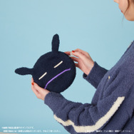 TVアニメ「ワールドトリガー」もこもこポーチ〈全2種〉各3,960円(税込み)