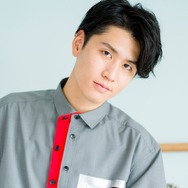 ヒュー役：阿座上洋平