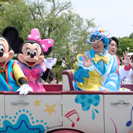 ミッキー＆ミニーとMrs. GREEN APPLEがパレード！東京ディズニーランドにサプライズで登場