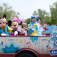 ミッキー＆ミニーとMrs. GREEN APPLEがパレード！東京ディズニーランドにサプライズで登場