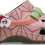 アニメ『鬼滅の刃』× Crocs「禰󠄀豆子 クラシック クロッグ」（C）吾峠呼世晴/集英社・アニプレックス・ufotable
