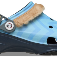 アニメ『鬼滅の刃』× Crocs「伊之助 オールテレイン クロッグ」（C）吾峠呼世晴/集英社・アニプレックス・ufotable