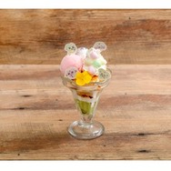 「GiGOコラボカフェ　ふたりはプリキュア Max Heart」ピンクとイエローのフルーツワッフルサンド、光の園の妖精パフェ、もなかアイスサンド（C）東映アニメーション（C）GENDA GiGO Entertainment Inc. All rights reserved.