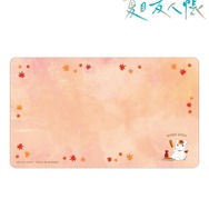 TVアニメ『夏目友人帳』「描き下ろし ニャンコ先生 紅葉狩りver. マルチデスクマット」（C）緑川ゆき・白泉社／「夏目友人帳」製作委員会