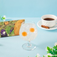 「葬送のフリーレンカフェ ～Flower Garden～」ドリンク：物を浮かす魔法（C）山田鐘人・アベツカサ/小学館/「葬送のフリーレン」製作委員会