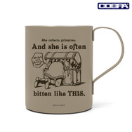 TVアニメ『葬送のフリーレン』「ミミックに食べられるフリーレン 二層ステンレスマグカップ（塗装）」（C）山田鐘人・アベツカサ／小学館／「葬送のフリーレン」製作委員会