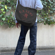 コスパ「NERV ニュースペーパーバッグ BLACK」（C）カラー