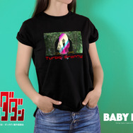 TVアニメ『ダンダダン』「オーロラリフレクションTシャツ　ターボババア」（C）龍幸伸／集英社・ダンダダン製作委員会