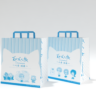 TVアニメ『夏目友人帳』サクラマチ クマモト特設イベントのオリジナル紙袋（C）緑川ゆき・白泉社／「夏目友人帳」製作委員会