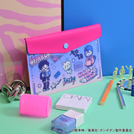 TVアニメ『ダンダダン』「エンベロープケース（モモ ・ オカルン ・ ターボババア【招き猫】）」（C）龍幸伸／集英社・ダンダダン製作委員会