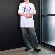 TVアニメ『ダンダダン』「ビッグ T シャツ（モモ ・ オカルン ・ ターボババア【招き猫】）」（C）龍幸伸／集英社・ダンダダン製作委員会