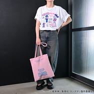 TVアニメ『ダンダダン』「ビッグ T シャツ（モモ ・ オカルン ・ ターボババア【招き猫】）」（C）龍幸伸／集英社・ダンダダン製作委員会