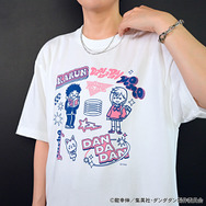 TVアニメ『ダンダダン』「ビッグ T シャツ（モモ ・ オカルン ・ ターボババア【招き猫】）」（C）龍幸伸／集英社・ダンダダン製作委員会