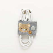 「リラックマ　コードホルダー」使用例（C）2025 SAN-X CO., LTD. ALL RIGHTS RESERVED.