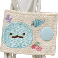 「とかげ　コードホルダー」使用例（C）2025 SAN-X CO., LTD. ALL RIGHTS RESERVED.