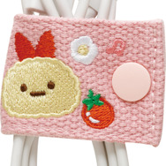 「えびふらいのしっぽ　コードホルダー」使用例（C）2025 SAN-X CO., LTD. ALL RIGHTS RESERVED.