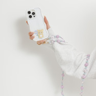 「リラックマ　スマートフォンストラップ」使用例（C）2025 SAN-X CO., LTD. ALL RIGHTS RESERVED.