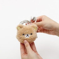 「リラックマ　ぬいぐるみミニポーチ」使用例（C）2025 SAN-X CO., LTD. ALL RIGHTS RESERVED.