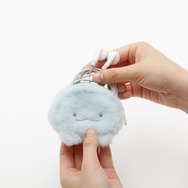 「とかげ　ぬいぐるみミニポーチ」使用例（C）2025 SAN-X CO., LTD. ALL RIGHTS RESERVED.