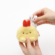 「えびふらいのしっぽ　ぬいぐるみミニポーチ」使用例（C）2025 SAN-X CO., LTD. ALL RIGHTS RESERVED.