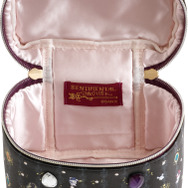 センチメンタルサーカス新テーマ 永遠の魔法と願いのグリモワール「バニティポーチ」（C）2025 SAN-X CO., LTD. ALL RIGHTS RESERVED.