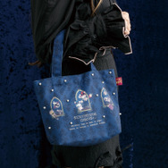 センチメンタルサーカス新テーマ 永遠の魔法と願いのグリモワール「ミニトートバッグ」使用例（C）2025 SAN-X CO., LTD. ALL RIGHTS RESERVED.