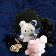 センチメンタルサーカス新テーマ 永遠の魔法と願いのグリモワール「ハンドミラー」使用例（C）2025 SAN-X CO., LTD. ALL RIGHTS RESERVED.