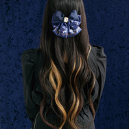 センチメンタルサーカス新テーマ 永遠の魔法と願いのグリモワール「バレッタ」使用例（C）2025 SAN-X CO., LTD. ALL RIGHTS RESERVED.