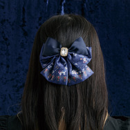 センチメンタルサーカス新テーマ 永遠の魔法と願いのグリモワール「バレッタ」使用例（C）2025 SAN-X CO., LTD. ALL RIGHTS RESERVED.