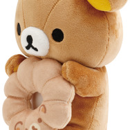 リラックマ×ミスタードーナツ「ドーナツまくまくぬいぐるみ　リラックマ（ポン・デ・リング）」（C）MISDO 25（C）SAN-X