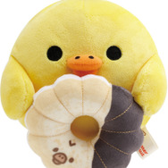 リラックマ×ミスタードーナツ「ドーナツまくまくぬいぐるみ　キイロイトリ（エンゼルフレンチ）」（C）MISDO 25（C）SAN-X