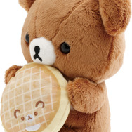 リラックマ×ミスタードーナツ「ドーナツまくまくぬいぐるみ　チャイロイコグマ（エンゼルクリーム）」（C）MISDO 25（C）SAN-X